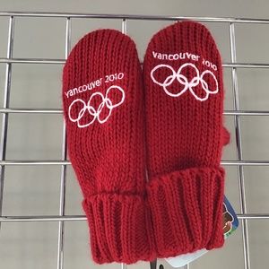 Vintage Vancouver 2010 Olympic Classic Red Mittens